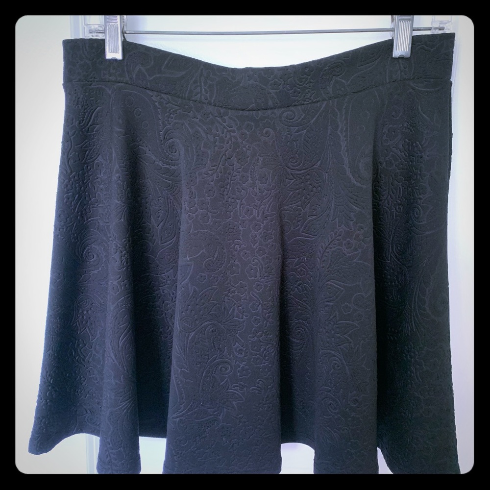 Romeo & Juliet Skirt. Size medium. Color: black.
